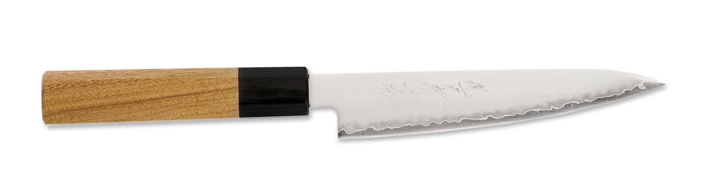 クロマックス鋼の和ペティナイフ150mm。鋼の切れ味と錆びにくさを両立し、木製ハンドルでデザイン性も高い人気の包丁。